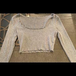 Grey long sleeve cropped top